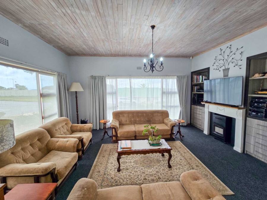 4 Bedroom Property for Sale in Stilbaai Wes Western Cape